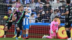 Instante en el que el M&aacute;laga celebra el gol del empate ante el Deportivo.