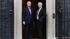 Michel Barnier (izquierda) se reuni� con el ministro brit�nico del brexit, David Davis