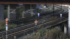 La curva de Angrois, con la sealizacin que se puso despus del accidente