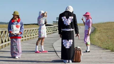 La alumna de la EASD Mestre Mateo Marta Limens presentar� en el desfile de Despunte �Overbooked�, una colecci�n c�psula de ropa unisex que reflexiona desde el humor y la iron�a sobre el turismo masivo y la forma actual de consumir viajes y cultura.