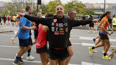 Miles de corredores participaron en la San Marti�o.