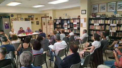 Una charla en una asociaci�n vecinal de Gij�n