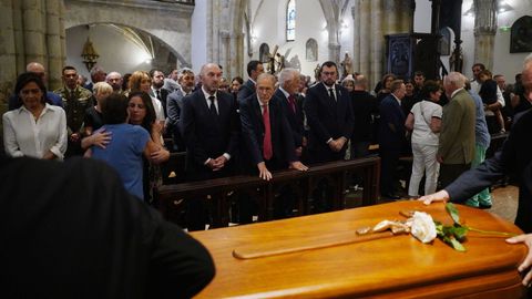 Cientos de personas han dado este viernes el último adiós al que fuera presidente del Principado entre 1993 y 1995, Antonio Trevín