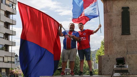 �Celebraste el ascenso de la UD Ourense?.La fiesta comenz� en Meis y se traslad� a la fuente de Concepci�n Arenal