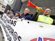 Los emigrantes volvieron a sacar sus pancartas a la calle. 