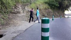 Colocaci�n de bolardos en A Volta da Vi�a