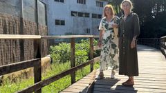 Las concejalas del PP de Pontevedra Bea Rey y Silvia Junco, en un tramo de la senda urbana del Gafos