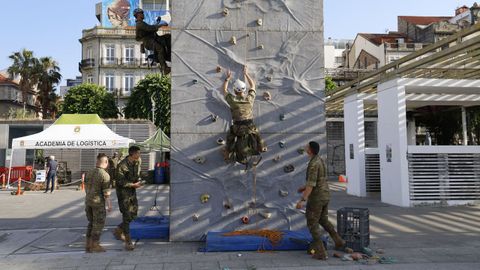 Zona de escalada instalada en los jardines de As Avenidas