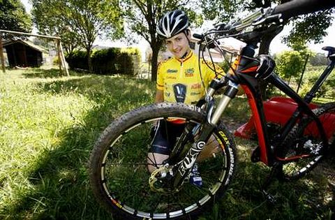 Luc�a V�zquez, con el maillot de ganadora del Open de Espa�a, luchar� ahora por el Nacional.