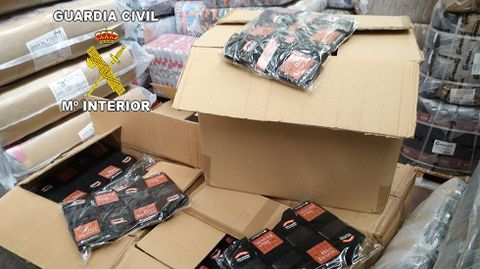 Calcetines falsificados que fueron incautados por la Guardia Civil.Calcetines falsificados que fueron incautados por la Guardia Civil 