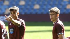 Alain Ribeiro (izquierda) y Ander Vidorreta (derecha) en el partido ante el Talavera del pasado domingo. 
