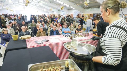 Elaboraci&oacute;n de platos con productos del mar y miel, durante la Feira do Mel de Nar&oacute;n