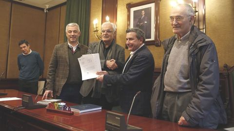 De izquierda a derecha, José Antonio Otero, Valentín García, Víctor Fernández Freixanes, Manuel Ruiz y Antón Santamarina