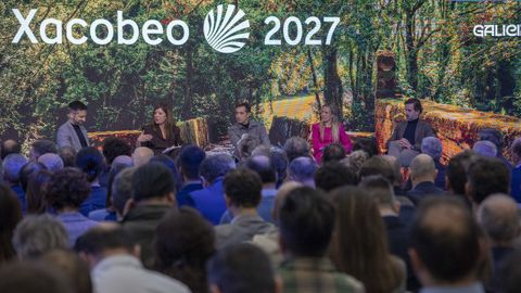 El presentador Arturo Fern�ndez; la catedr�tica de la USC, Mar�a Bastida;�el responsable de m�rketing�de Estrella Galicia, Jos� Cabanas; la presidenta de la Asociaci�n Galega de Empresas Musicais, Patricia Hermida, y el responsable de la prueba ciclista Gran Cami�o, Ezequiel Mosquera