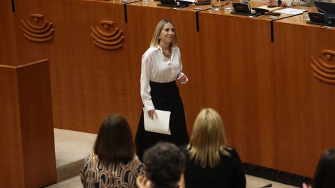 La candidata a la Presidencia de la Junta de Extremadura, Mar�a Guardiola, en la primera sesi�n del nuevo debate de investidura en la Asamblea Regional.