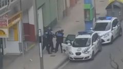 Detenido un lucense por entrar y salir continuamente de una tienda y manosear los alimentos