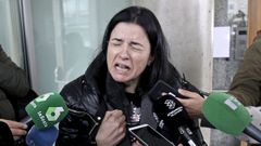 Una de las hijas del jefe de m�quinas del Villa de Pitanxo, uno de los d�as en los que, junto a otros familiares de los n�ufragos, claman por la reanudaci�n de la b�squeda de los doce desaparecidos