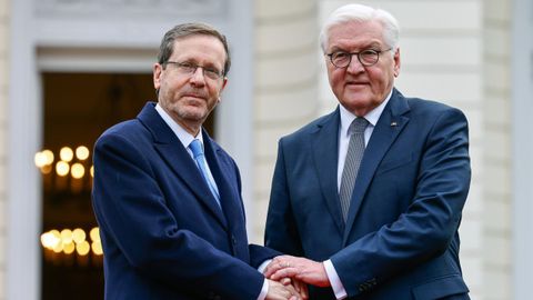 El presidente alemn, Frank-Walter Steinmeier (izquierda), recibe en Berln al presidente israel, Isaac Herzog, antes de la Conferencia de Mnich.