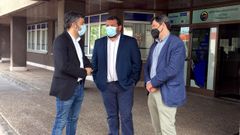 El consejero de Medio Rural, Alejandro Calvo; el presidente de la Federaci�n de Cofrad�as de Asturias, Adolfo Garc�a, y el director general de Pesca Mar�tima, Francisco Gonz�lez