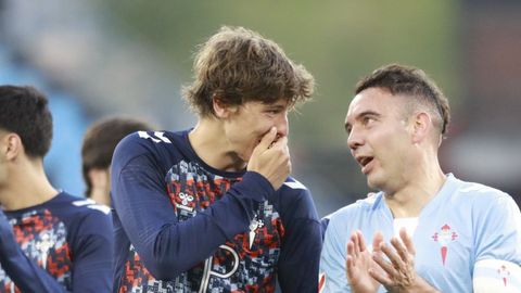 Fer L�pez, con Iago Aspas, tras un partido del Celta de la temporada pasada.
