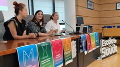 La alcaldesa, Leticia Santos, y la concejala Dolores Chapela durante la presentaci�n de la campa�a �Moa�a, cada paso conta�.