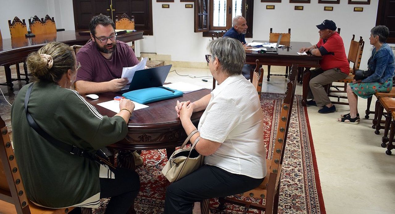 Más de sesenta vecinos de Valga tramitaron sus viajes con ayuda municipal