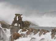 Cuando hay temporal, las olas suelen superar el dique, lo que evita que sufra da�os peores. 