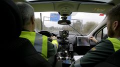 La Guardia Civil vigila la velocidad en movimiento con veh�culos dotados de radar, como el de la foto
