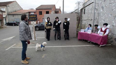 Las Tanxugueiras del barrio de Cobas, frente al jurado