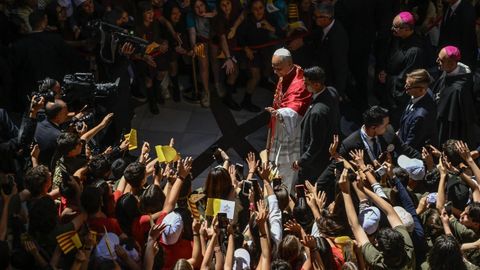 El papa Le�n XIV a su salida de Montserrat.