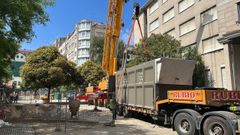 La estructura est� situada entre la plaza y colegio por recomendaci�n t�cnica