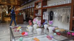 Todos los objetos del mercadillo han sido realizados por los usuarios de los talleres del centro ocupacional de Aspanas en Velle