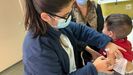 Imagen de archivo dela campaa de vacunacin contra la gripe en nios de 6 a 59 meses. En la imagen, en el centro de salud de atencin primaria de Castrilln-Monte das Moas, en A Corua.