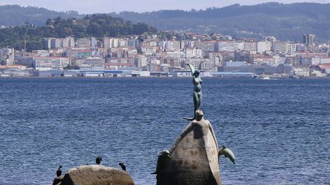 Manuel Coia esculpi� el gale�n y la sirenita en Cangas