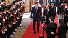 El presidente de la Generalitat, Quim Torra, recibe al presidente del Gobierno central, Pedro S�nchez, en el Palau de la Generalitat