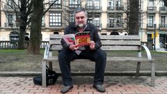 Jos� Ignacio Fern�ndez del Castro, con el n�mero de '�baco' dedicado al materialismo filos�fico de Gustavo Bueno