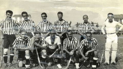 Ginés Fernández con su equipo de hockey, Los Ícaros