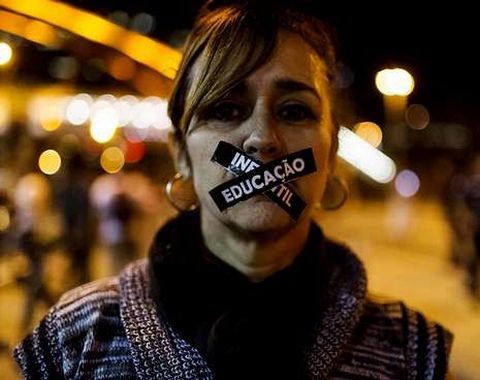 Una brasile�a protesta contra el Mundial. 