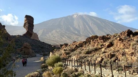 El Teide. La estrella de la isla. El paisaje des�rtico que rodea al volc�n y sus miradores son parada obligatoria.