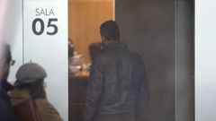 El investigado por el tiroteo de Maceda, Jess R.O. entra en la sala del Juzgado de Instruccin 1 donde se estudi la peticin de prisin provisional.