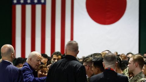 Biden salud� a los marines desplegados en base militar estadounidense de Iwakuni.