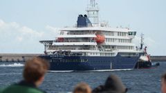O cruceiro MV Hondius cando chegou a Tenerife para o desembarco de pasaxeiros.