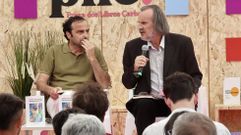 Ramn Vilar e Fernn Vello, na presentacin do libro en Carballo 