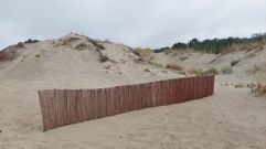 Barrera colocada por Costas en la playa de Major para evitar la erosi�n de la duna