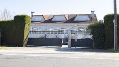 800.000 euros. Esta casa de B�rtoa pas� hace tiempo de 1,4 millones a 800.000 euros. No tanto por la casa, que tambi�n, sino por sus instalaciones y enorme terreno anexo.
