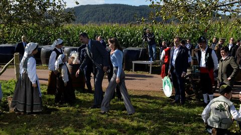 Los Reyes entregaron el Premio al Pueblo Ejemplar de Asturias, que este a�o ha reca�do en la aldea de Pore�u, en el concejo de Villaviciosa