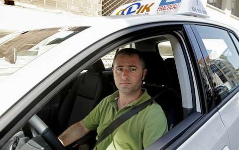 La autoescuela Click es una de las que operan en la actualidad en Lal�n. 