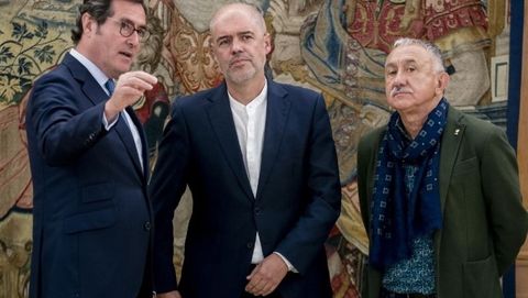 Antonio Garamendi (CEOE), Unai Sordo (CC. OO) y Pepe �lvarez (UGT) en una foto de archivo