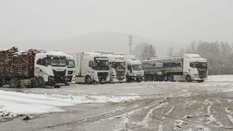 Camiones parados en la A-52 a causa de la borrasca Ingrid