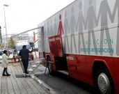 <span lang= es-es >El autob�s</span>. Se puso en marcha en noviembre del pasado a�o y se retir� la semana pasada. Permit�a cierta intimidad que con la furgoneta no es posible al tener que permanecer en la calle.